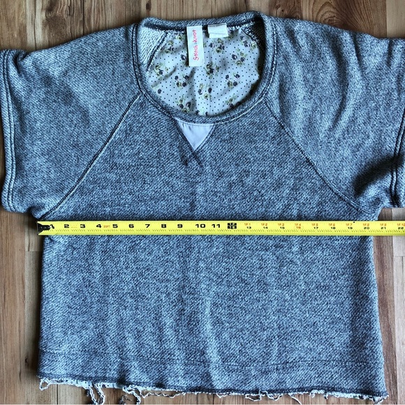 STITCH & KNOT Pullover Distressed Sweater Floral Short Sleeve Small Gray Women’s - Picture 6 of 14